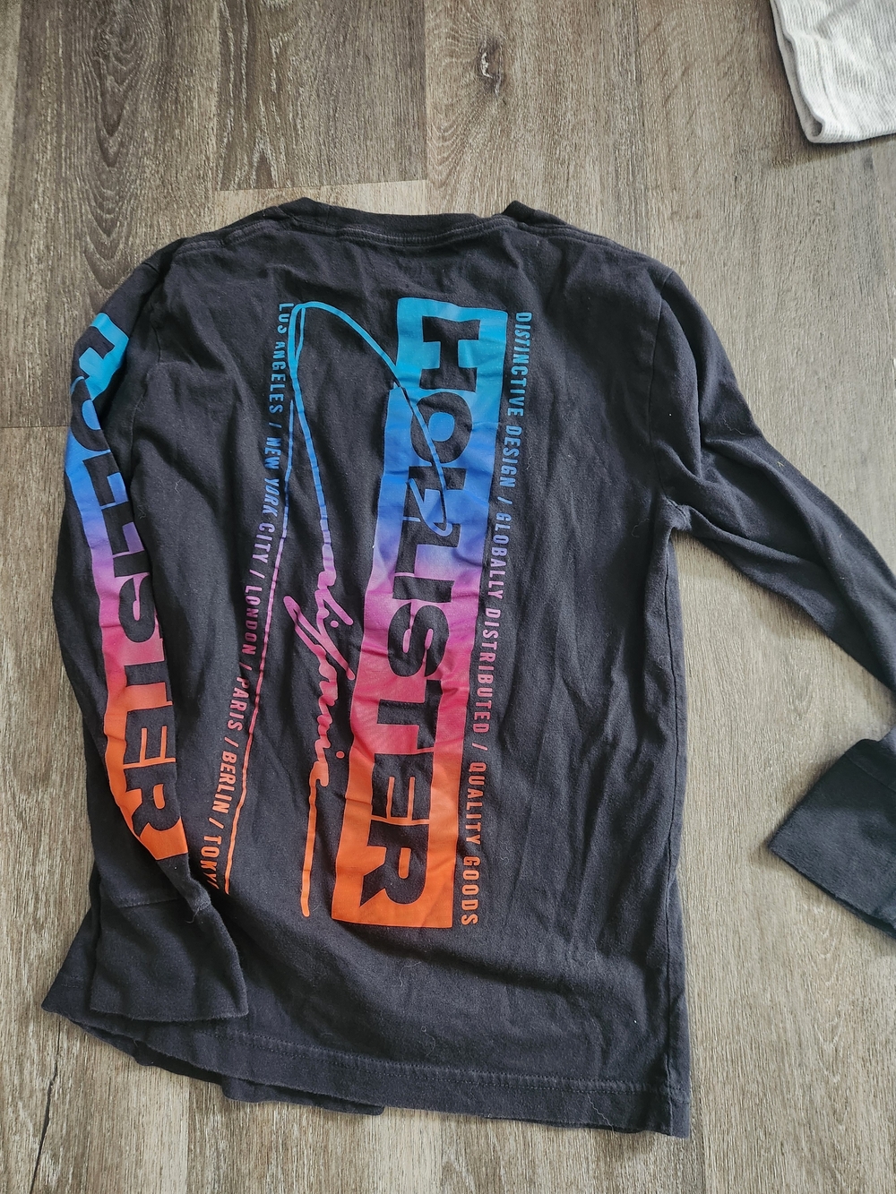 Hollister Black Long Sleeve Tee with Gradient Blue-Purple-Orange Logo Mens Small